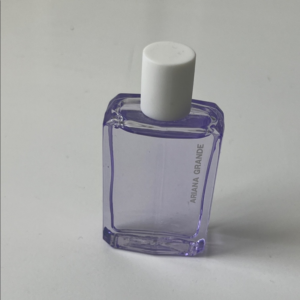 New Ariana Grande God Is A Woman Eau De Parfum Mini Travel Perfume 0.25oz/7.5ml - Picture 2 of 7